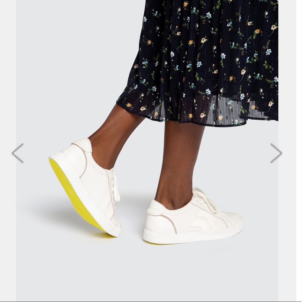 Dolce Vita Leather Sneakers👟